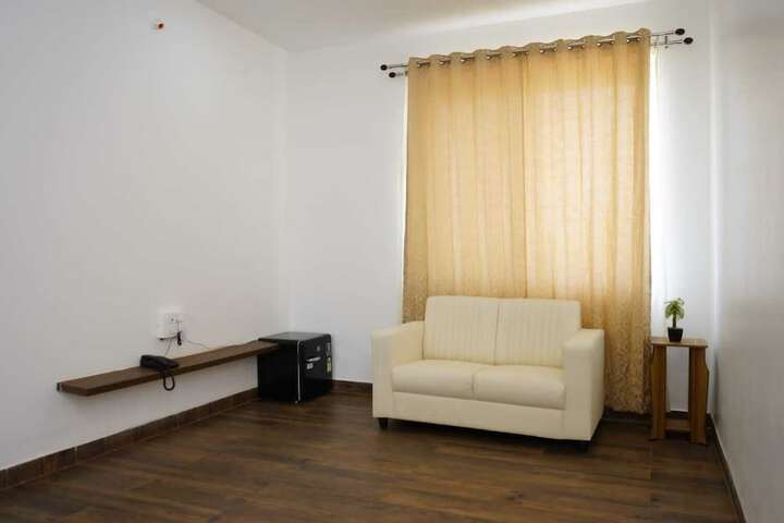 Room 4 of 11