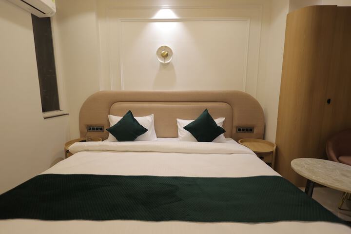 Room 29 of 83