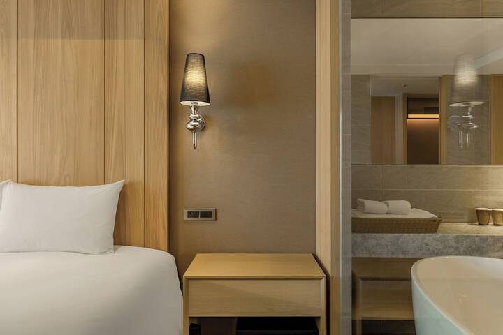 Room 35 of 108