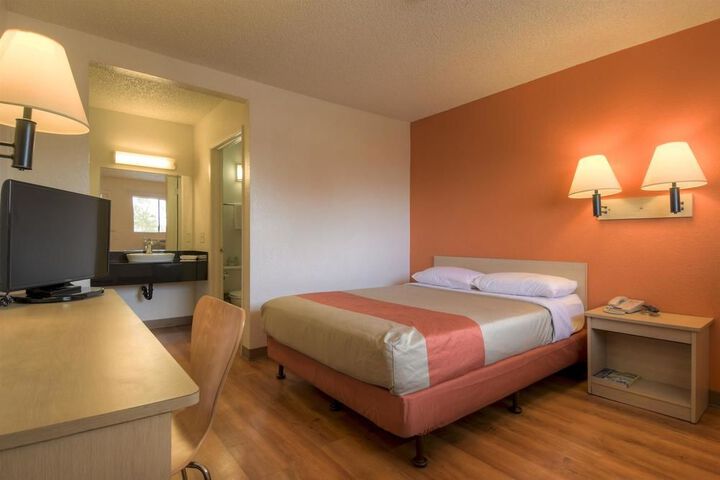 Room 8 of 24