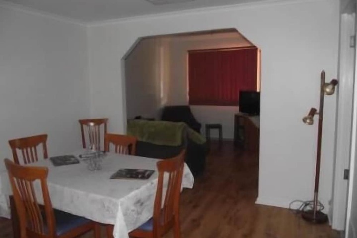 Room 6 of 11