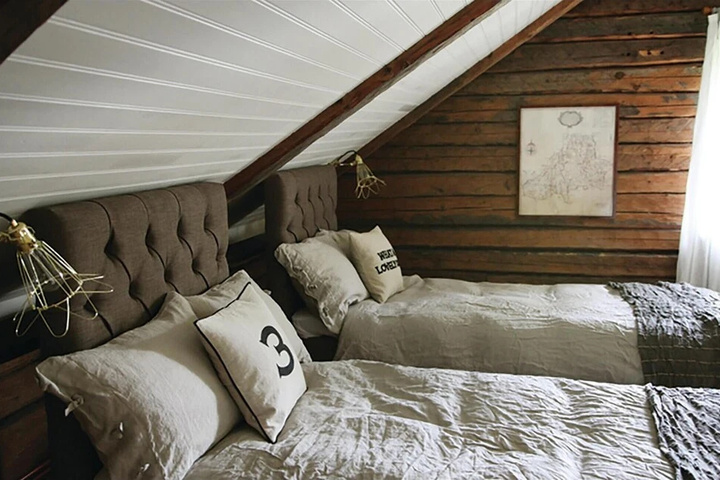 Room 6 of 12