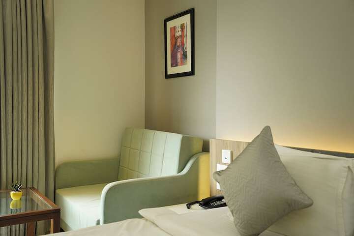 Room 32 of 68