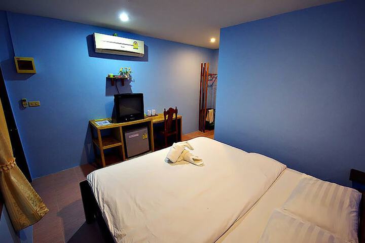 Room 10 of 12