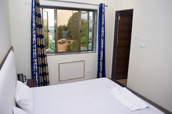 Room 12 of 36