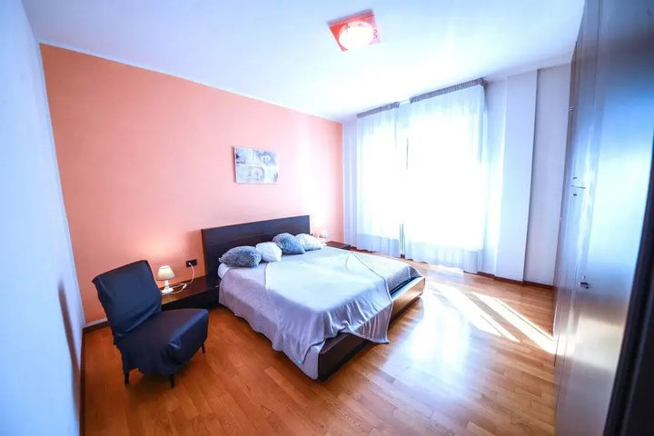 Room 3 of 20