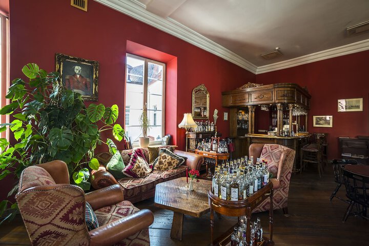 Lounge 47 of 56
