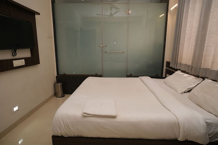 Room 5 of 11