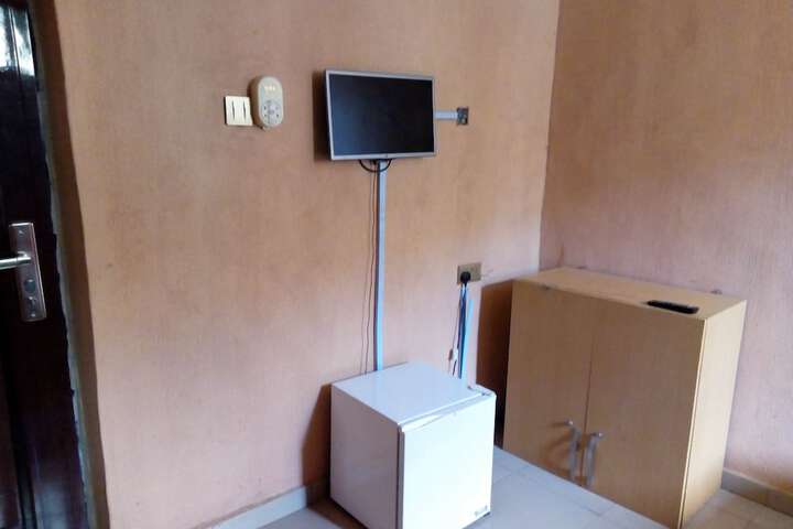Room 5 of 38