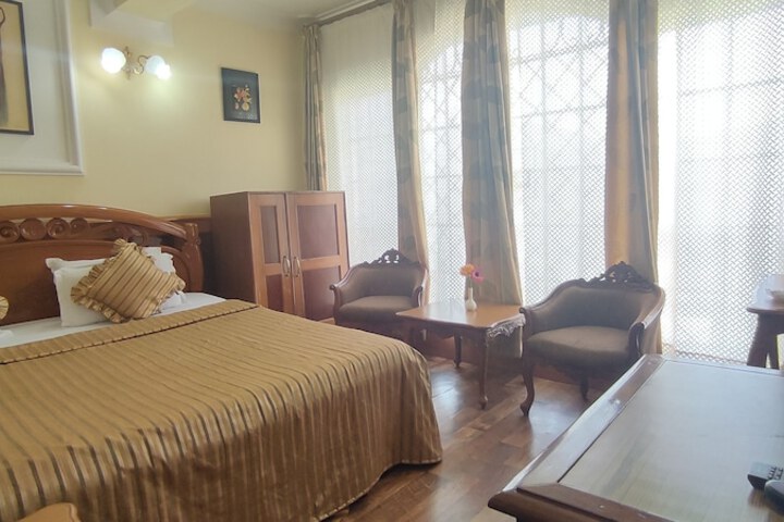 Room 13 of 32