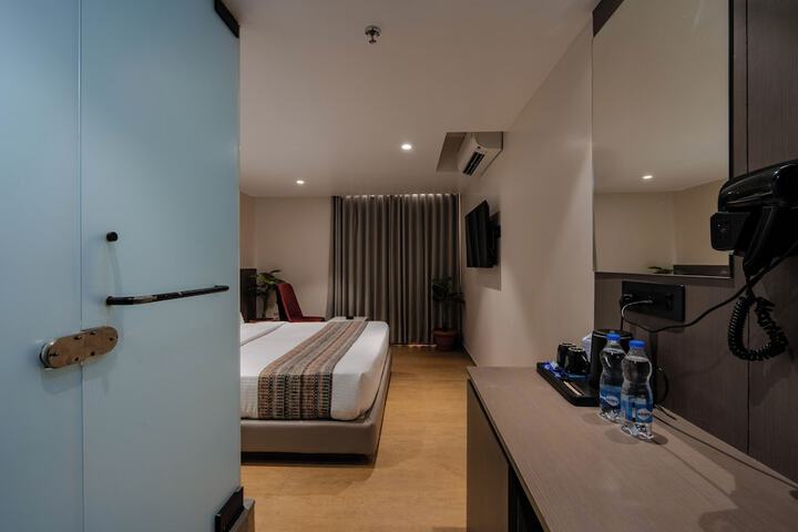 Room 8 of 35
