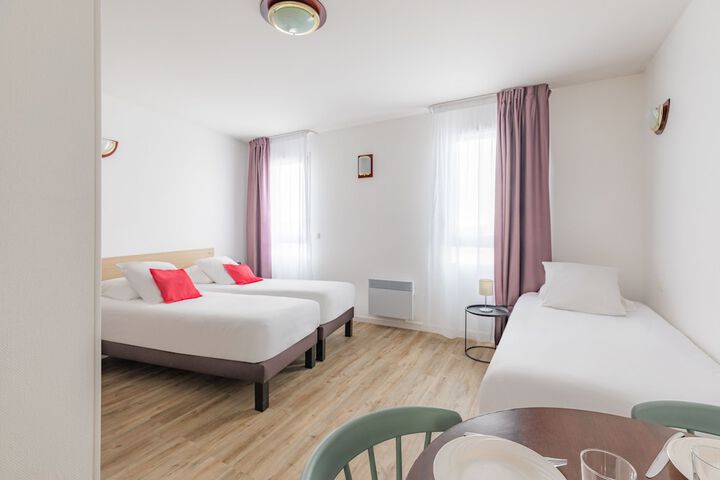 Room 4 of 33