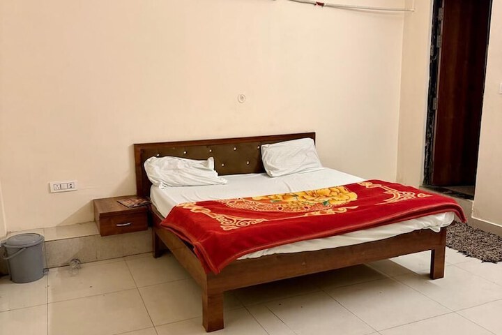 Room 17 of 32