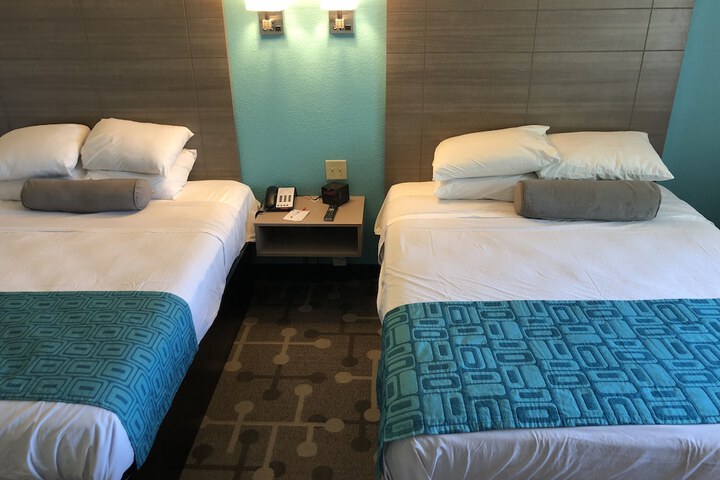 1 Queen Bed (13 of 15)