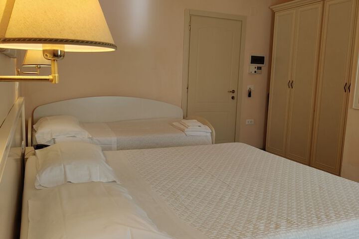 Room 19 of 53