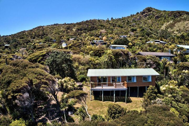 Seaview Sun and Surf - Piha Holiday Home