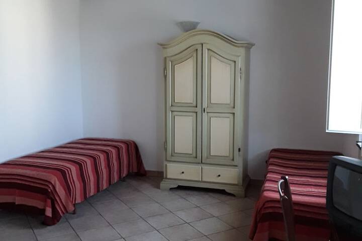 Room 10 of 33