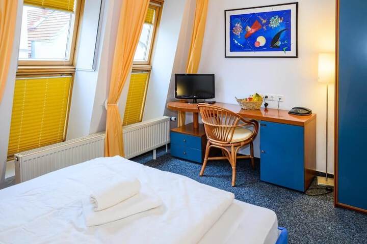 Room 3 of 26