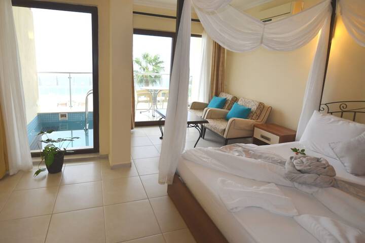 Room 14 of 68