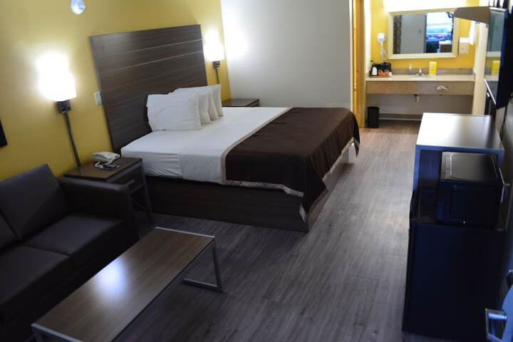 1 King Bed (5 of 12)