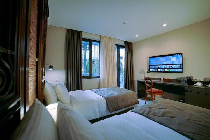 Room 42 of 127