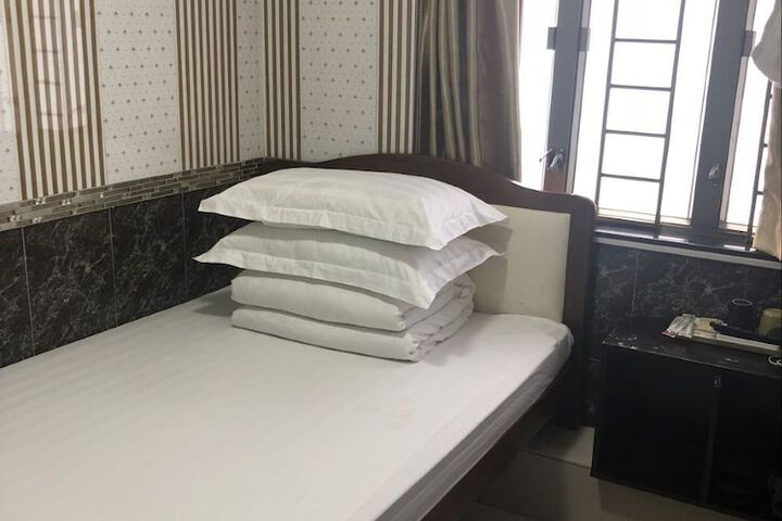 Room 17 of 40