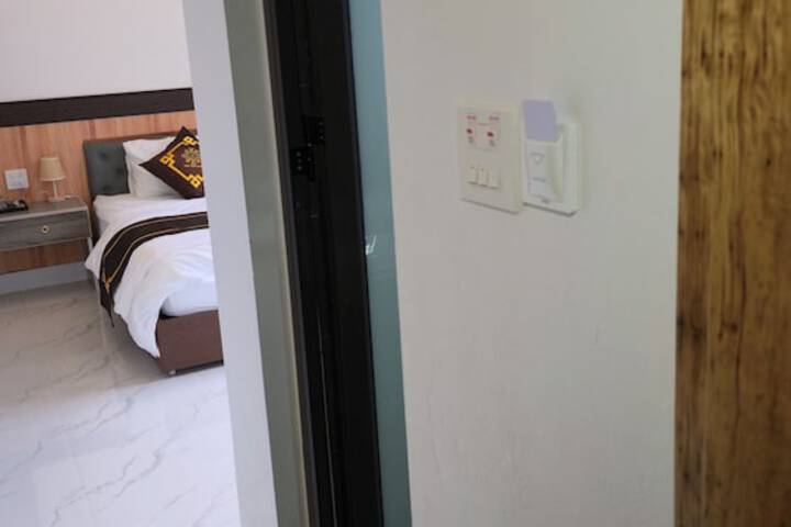 Room 16 of 62