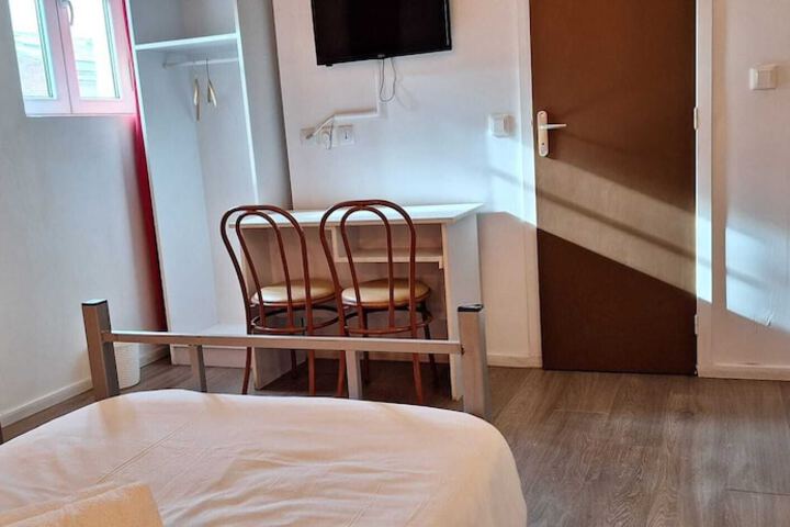 Room 27 of 158
