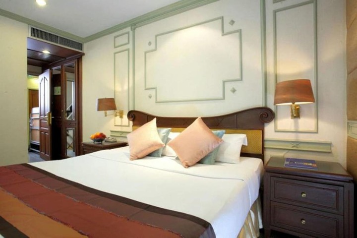 Room 11 of 28