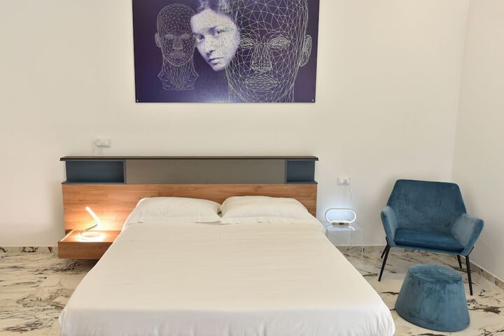 Room 43 of 212
