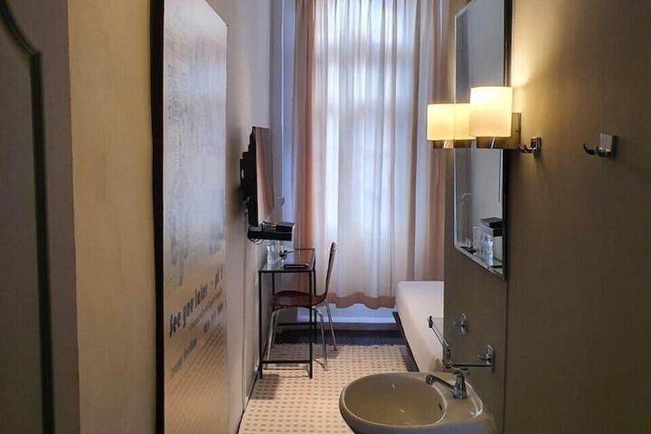 Room 7 of 39