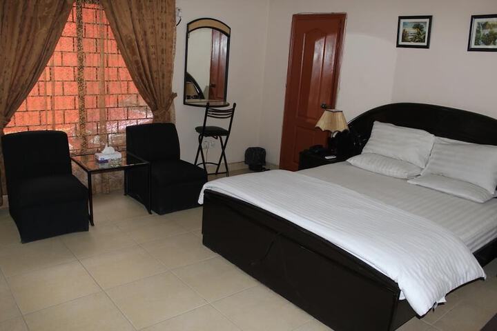 Room 14 of 37