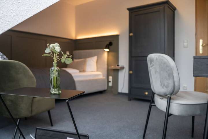 Room 33 of 191