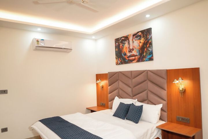 Room 3 of 20