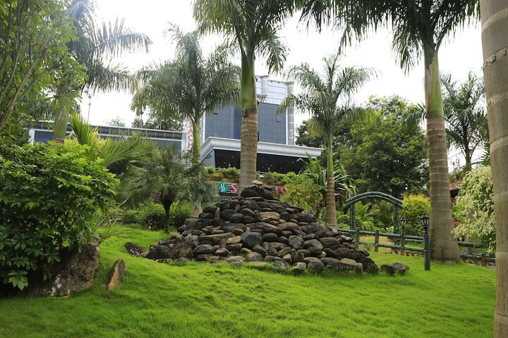 Hotel Exterior 46 of 63