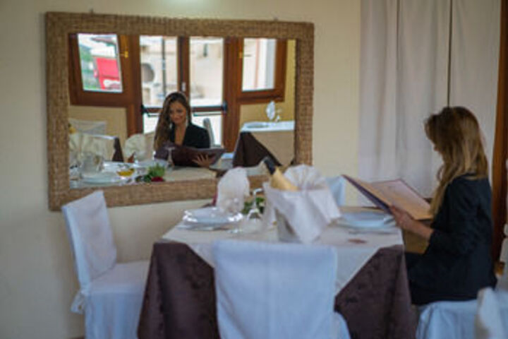 Dining 82 of 88