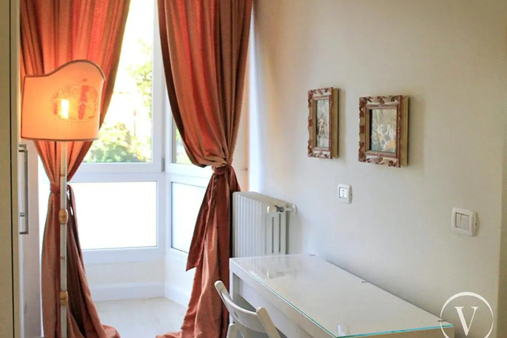 Room 4 of 11