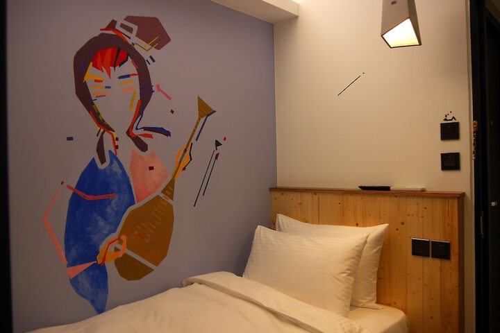 Room 3 of 61