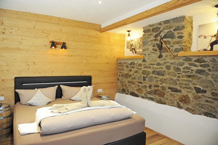 Room 10 of 37