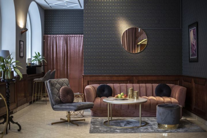 Entrance & Lobby