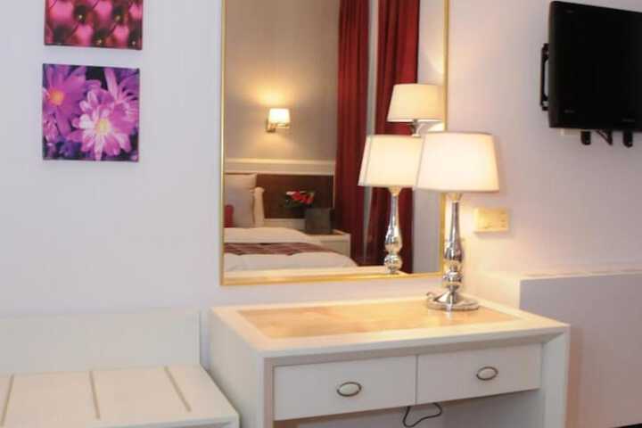 Room 20 of 65