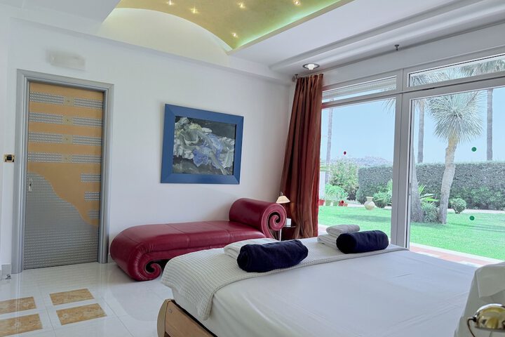 Room 5 of 73