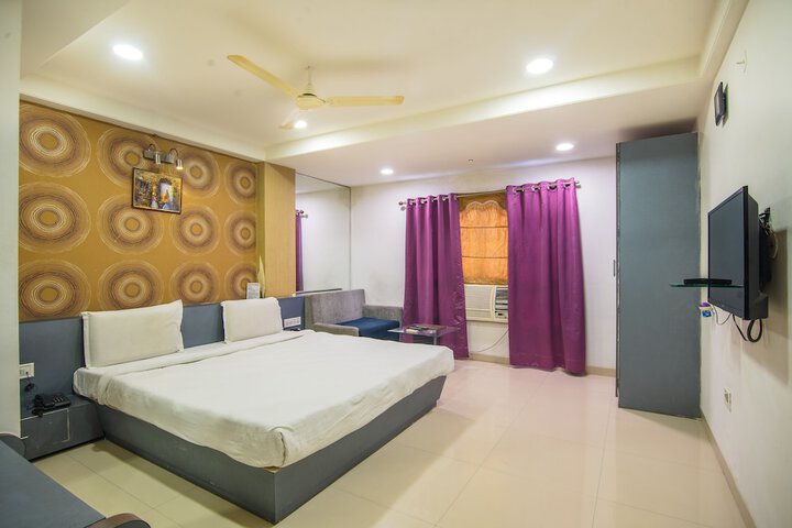 Room 6 of 27