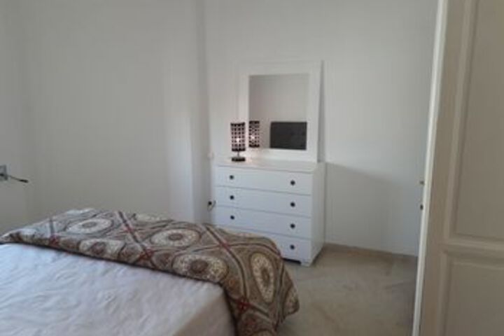 Room 4 of 12