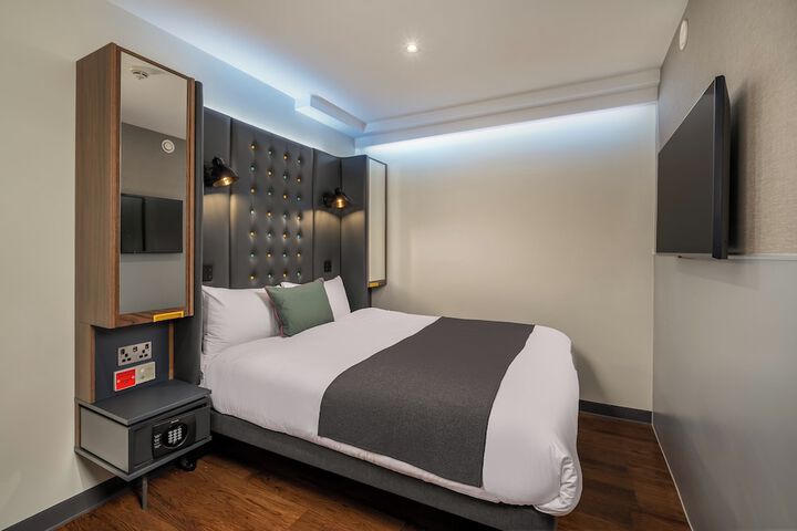 Room 14 of 48