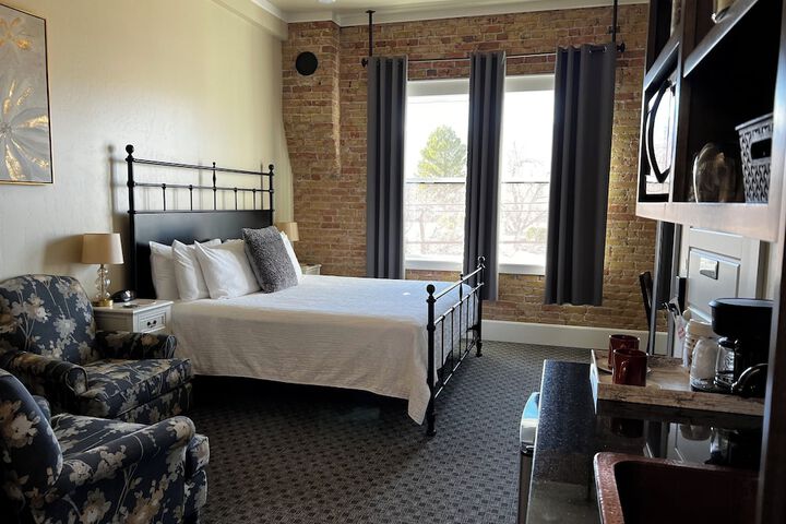 Room 7 of 33
