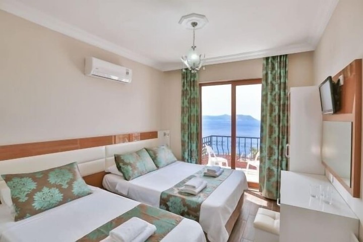Room 9 of 39