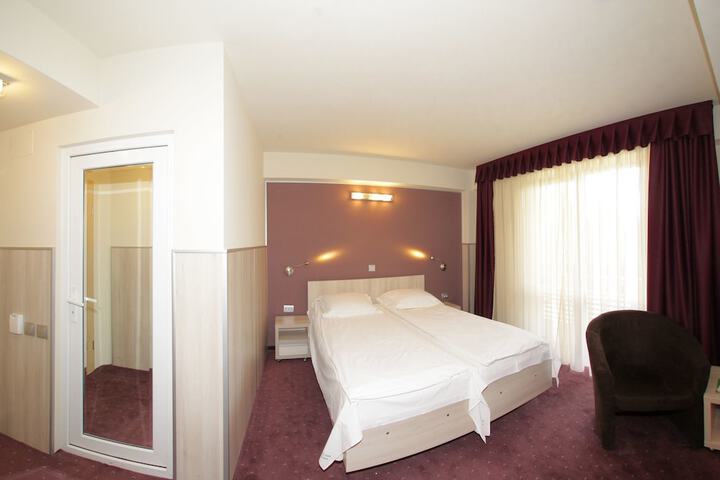 Room 14 of 38