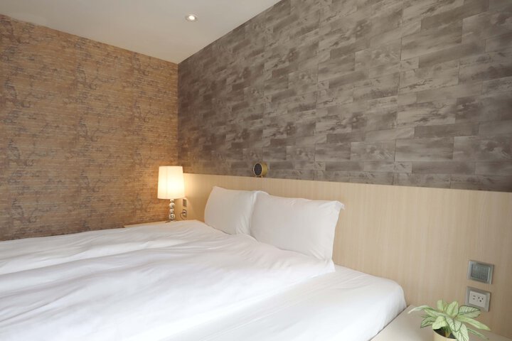 Room 28 of 47