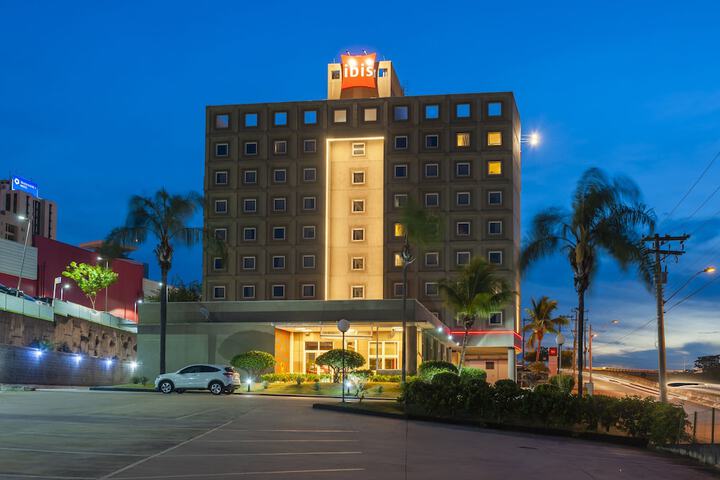 Hotel Exterior 65 of 68